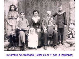 FAMILIA DE ARCONADA (segundo por la izquierda)